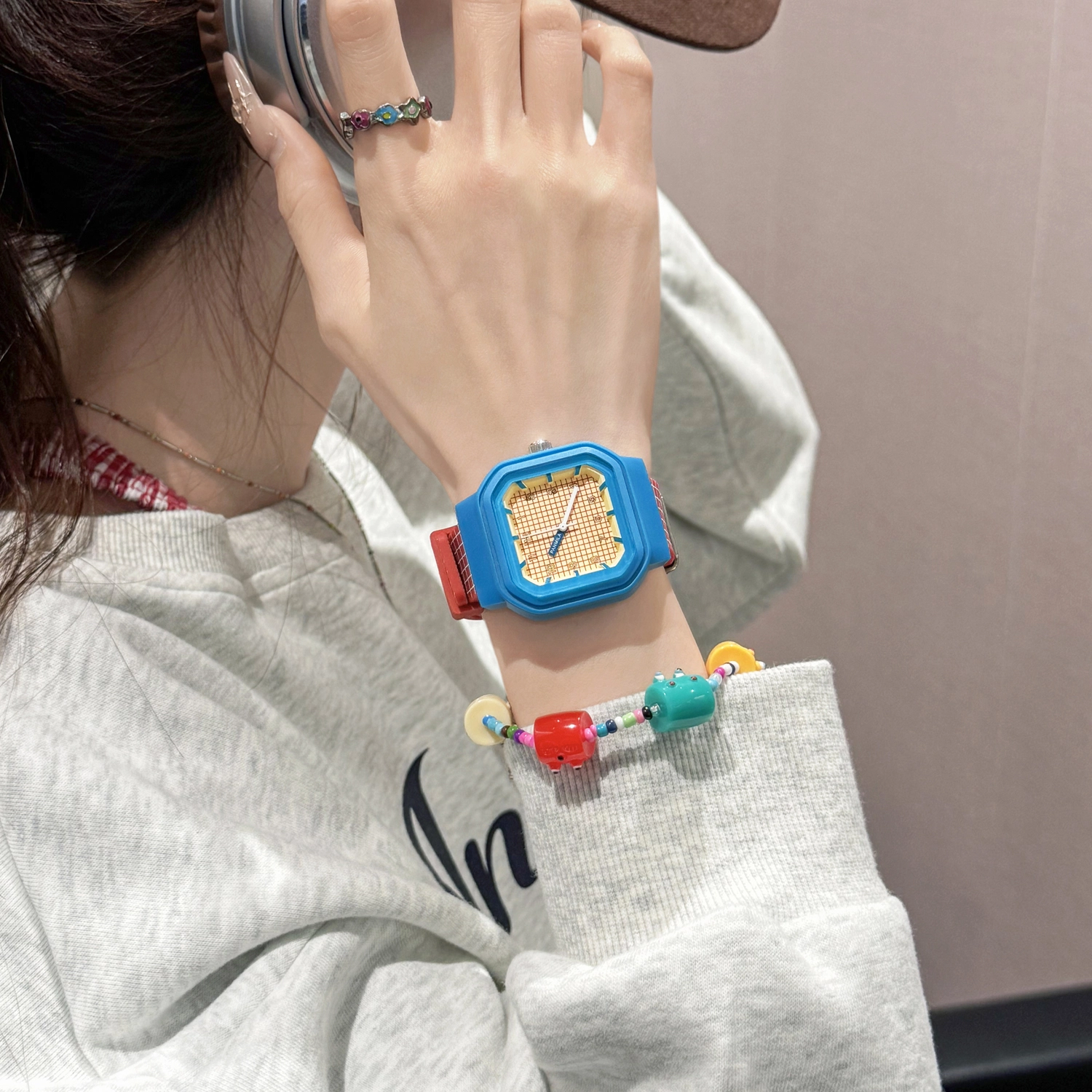 番米拉 复古风多巴胺手表 石英机芯 硅胶表带 国表 女表 白色表盘 蜜桃乌龙