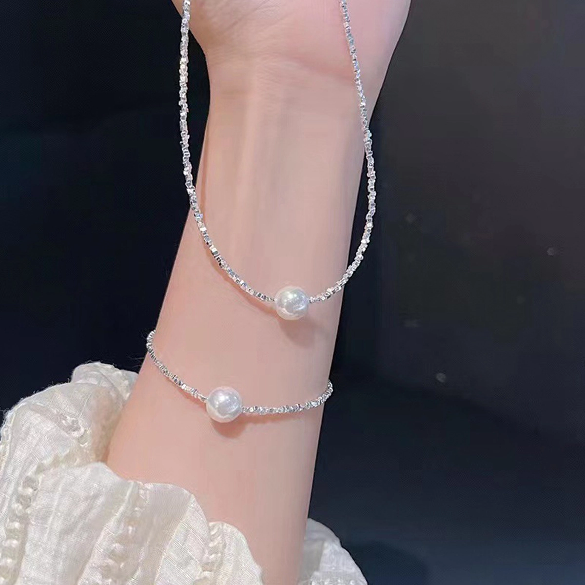 925