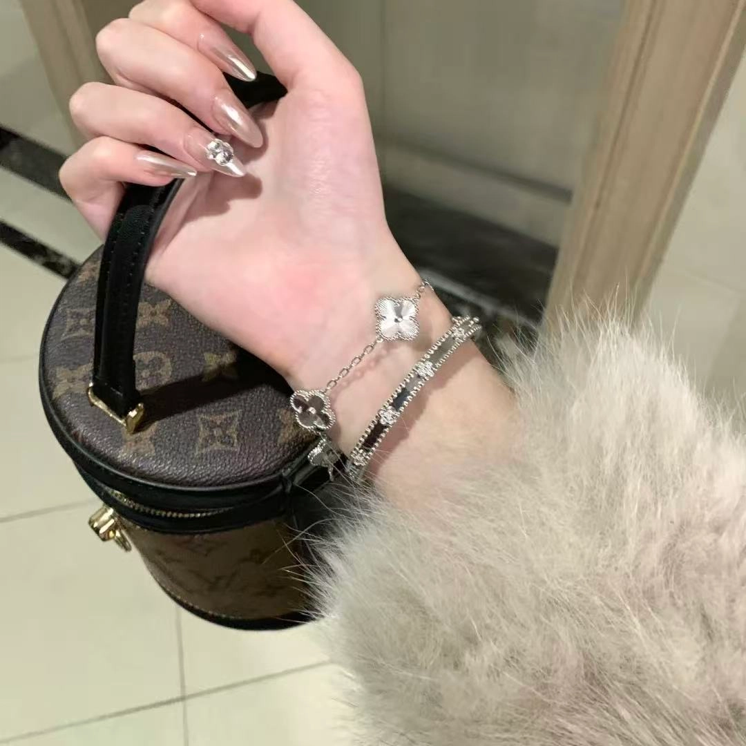 990