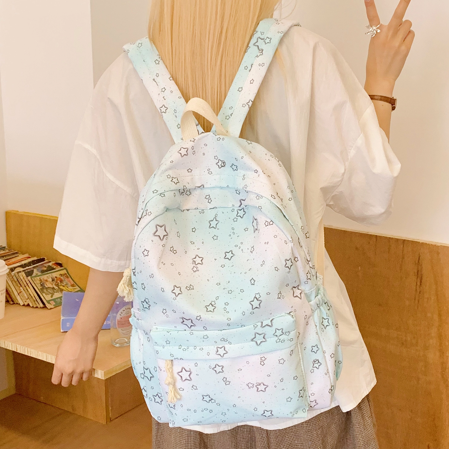 泰迪珍藏 炫彩星星背包中小学轻便可爱外出 尼龙布 双肩包 女款 浅蓝色