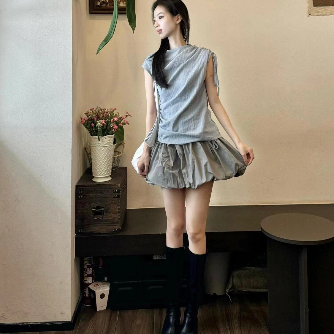 依钗 韩系半高领显瘦修身气质优雅时尚设计感小众蓝色条纹抽绳绑带衬衫无袖上衣高腰休闲宽松花苞短裙裙装套装 女款