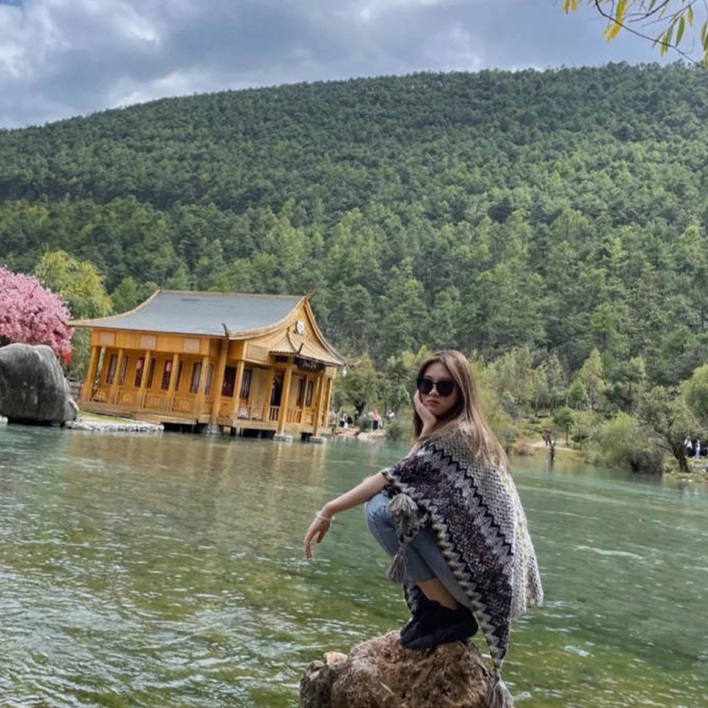 梦特娇 旅游外搭复古民族风流苏针织保暖 披肩 女款