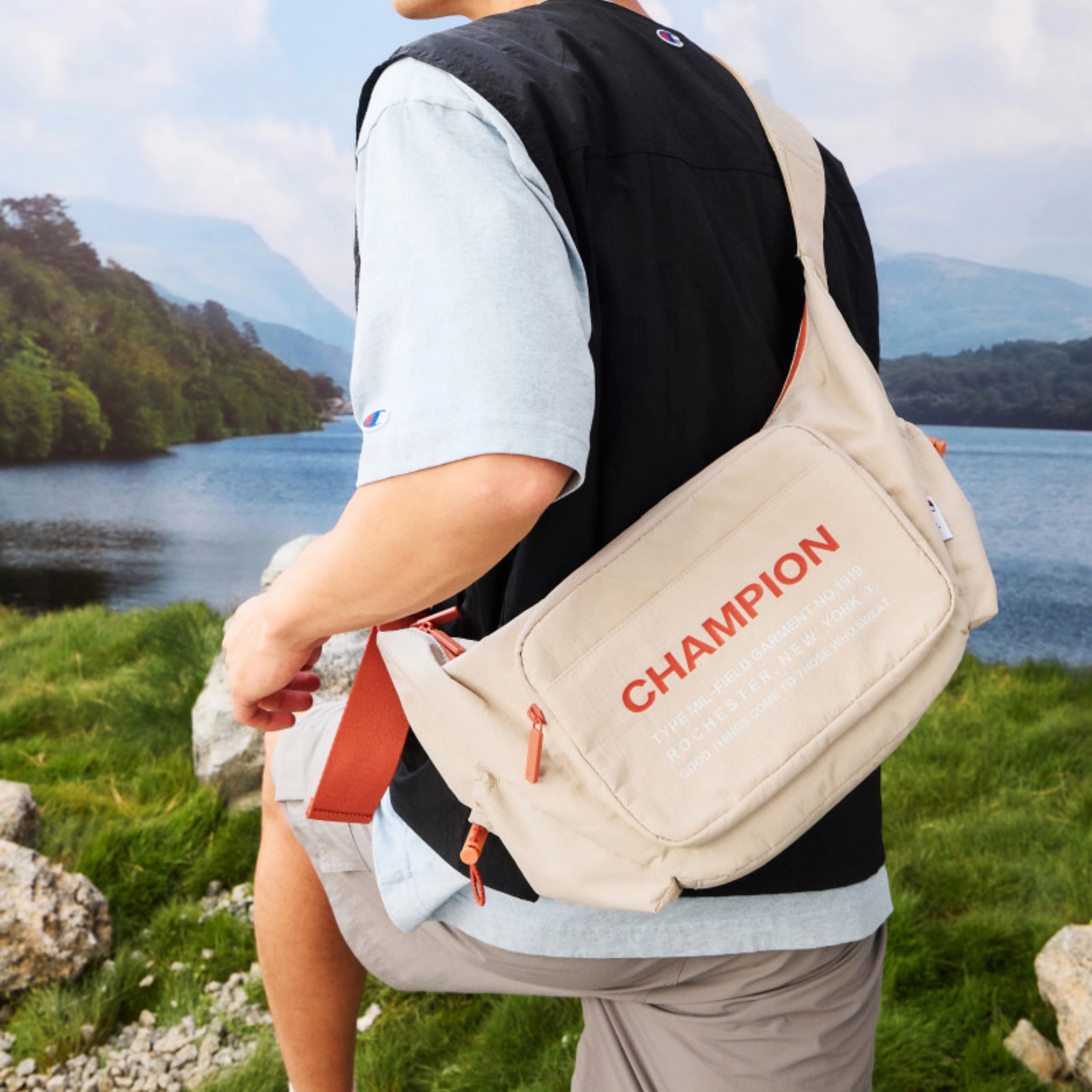 Champion Lack Croissant Crossbody Bag