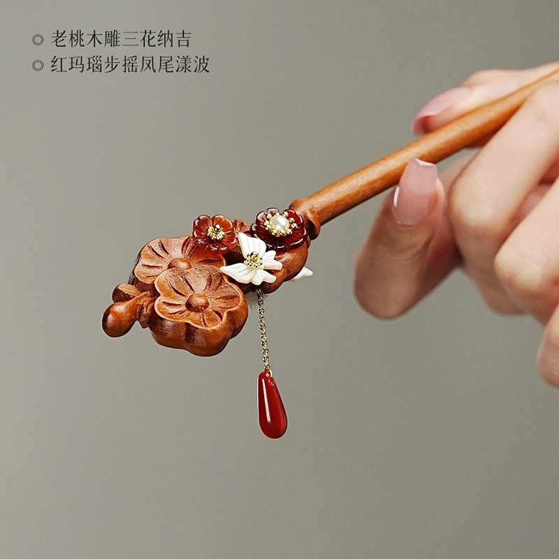 【以东方木韵礼献臻情】 凤凰涅磐 新中式木簪子 玛瑙吊坠蝴蝶花朵造型 流苏步摇汉服配饰 小众高级感手工雕刻原创设计#好运 桃木 发簪 女款