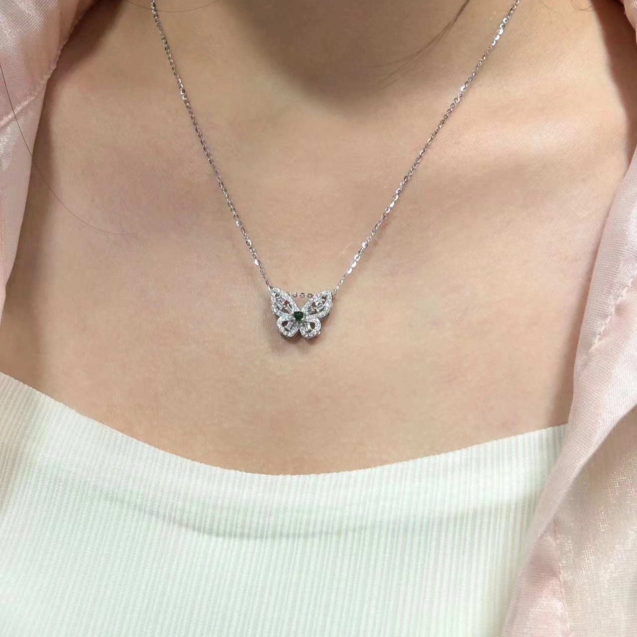 七享 高级清冷感爆闪蝴蝶镶嵌蛋面翡翠吊坠 招财转运美好寓意轻奢通勤仙女公主感凸显气质 糯冰 项链 女款
