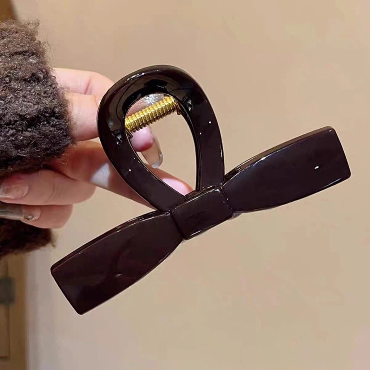 尚先生 蝴蝶简约抓夹大号后脑勺发量多鲨鱼夹高级感百搭头饰 亚克力 发饰 女款