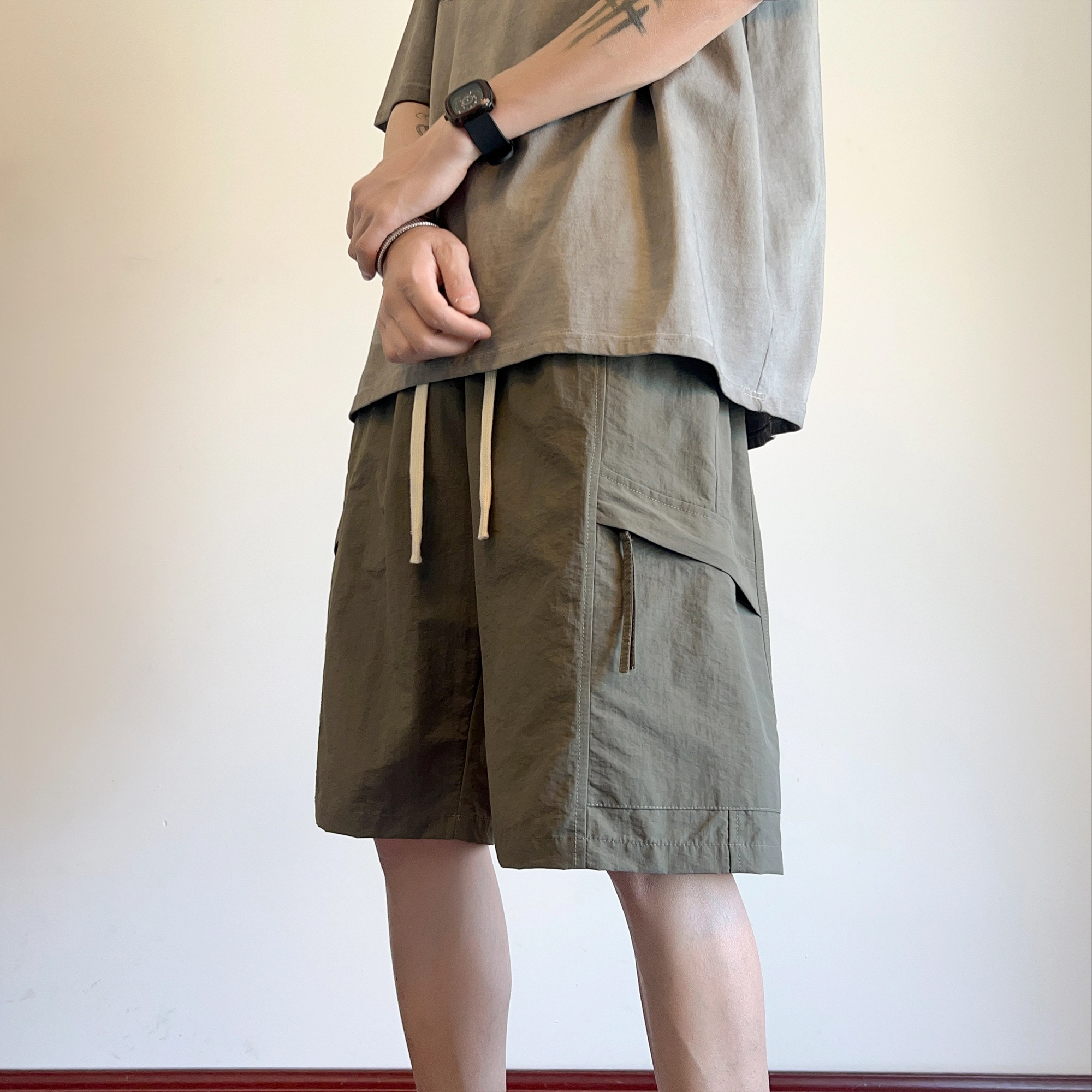 瑞梵帝斯 美式复古薄款冰丝凉感透气宽松柔软运动日常出行亲肤吸汗舒适纯色中腰型直筒系带外穿大码速干五分休闲裤男生短裤 男款