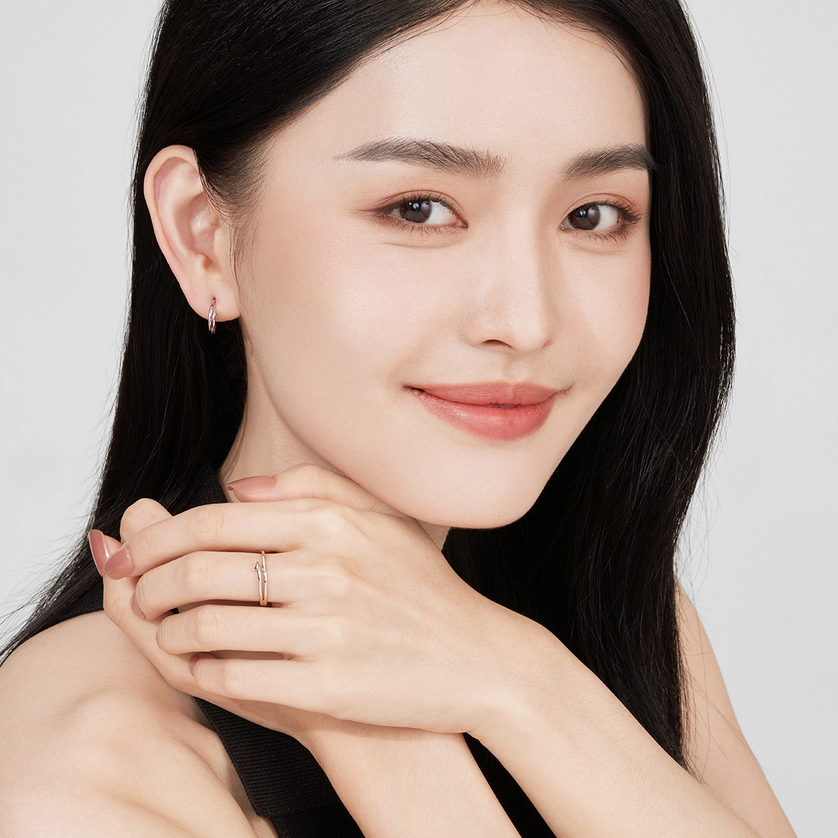 六福珠宝 光面白金小箭头耳饰 铂金 耳环 女款