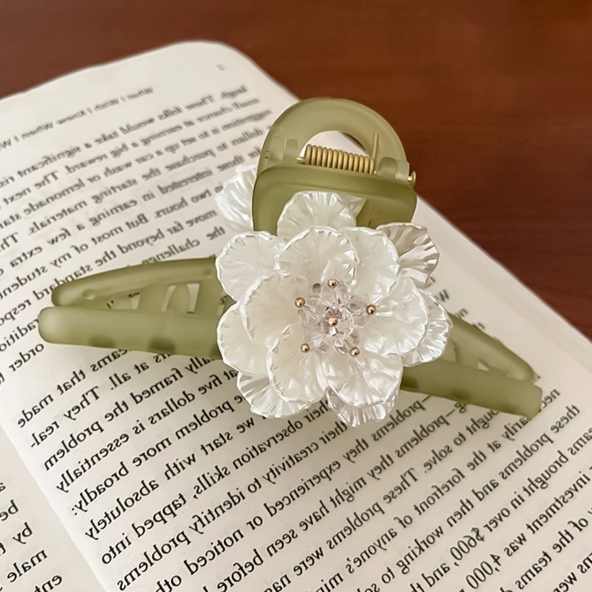 色菲尔 花朵  绿色精致小抓夹夏季小清新超仙山茶花鲨鱼夹后脑勺 亚克力 树脂 发夹 女款
