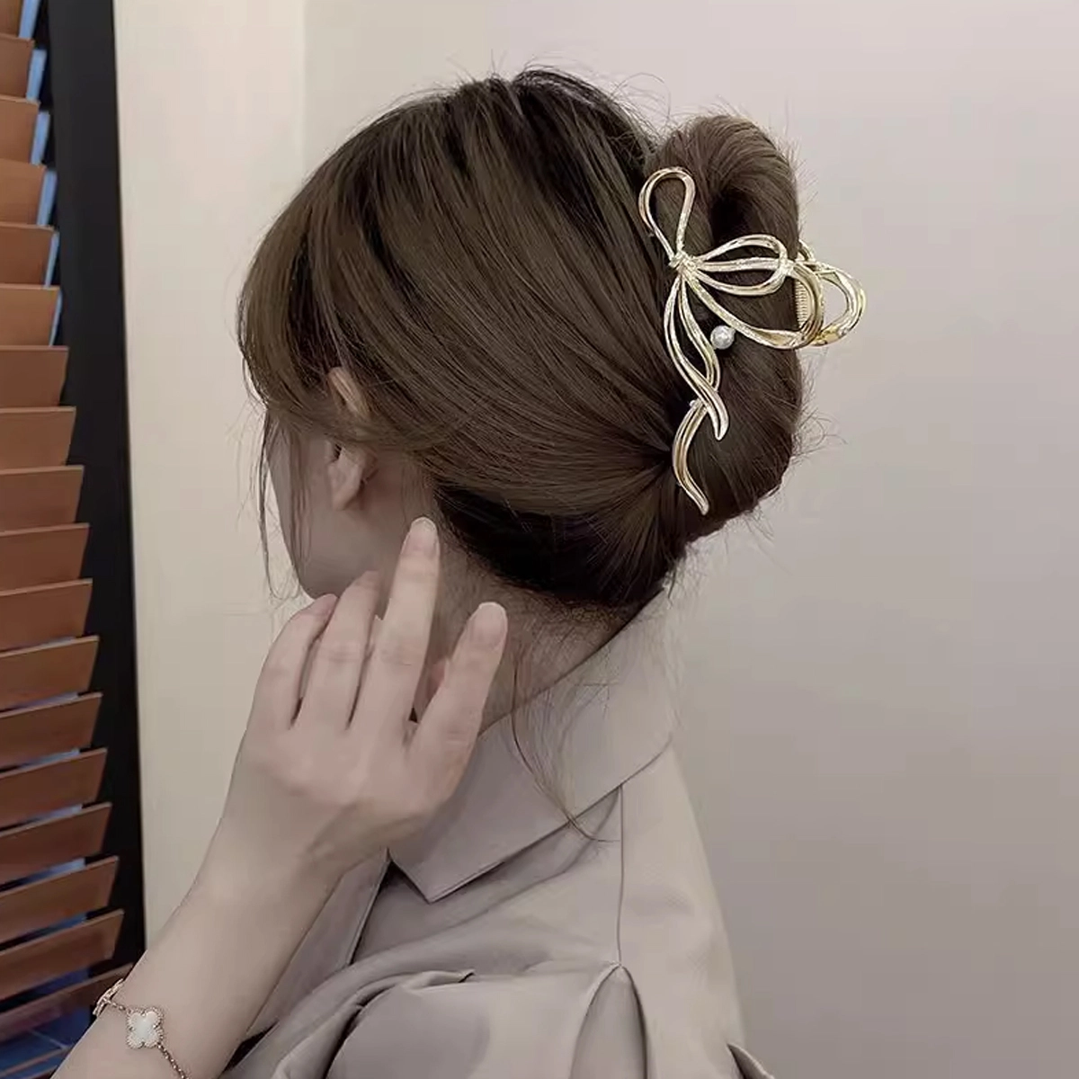 色菲尔 蝴蝶结鲨鱼夹   法式高级感 合金 发夹 女款