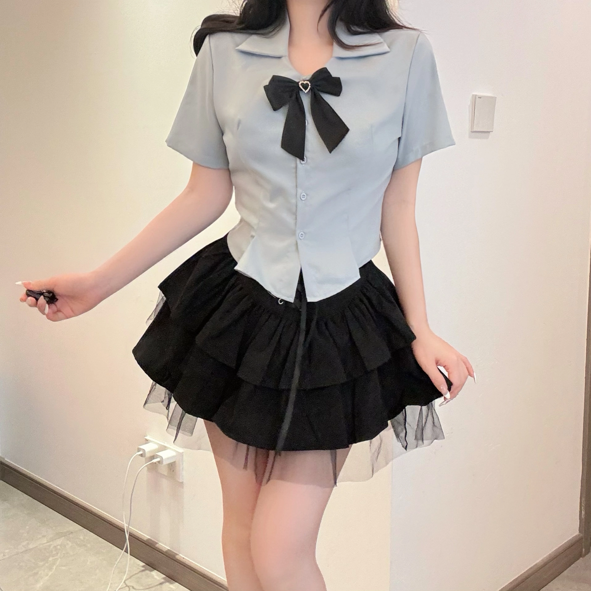 九条喵 纯色翻领修身单排扣简约通勤短袖衬衫 女款 蓝色