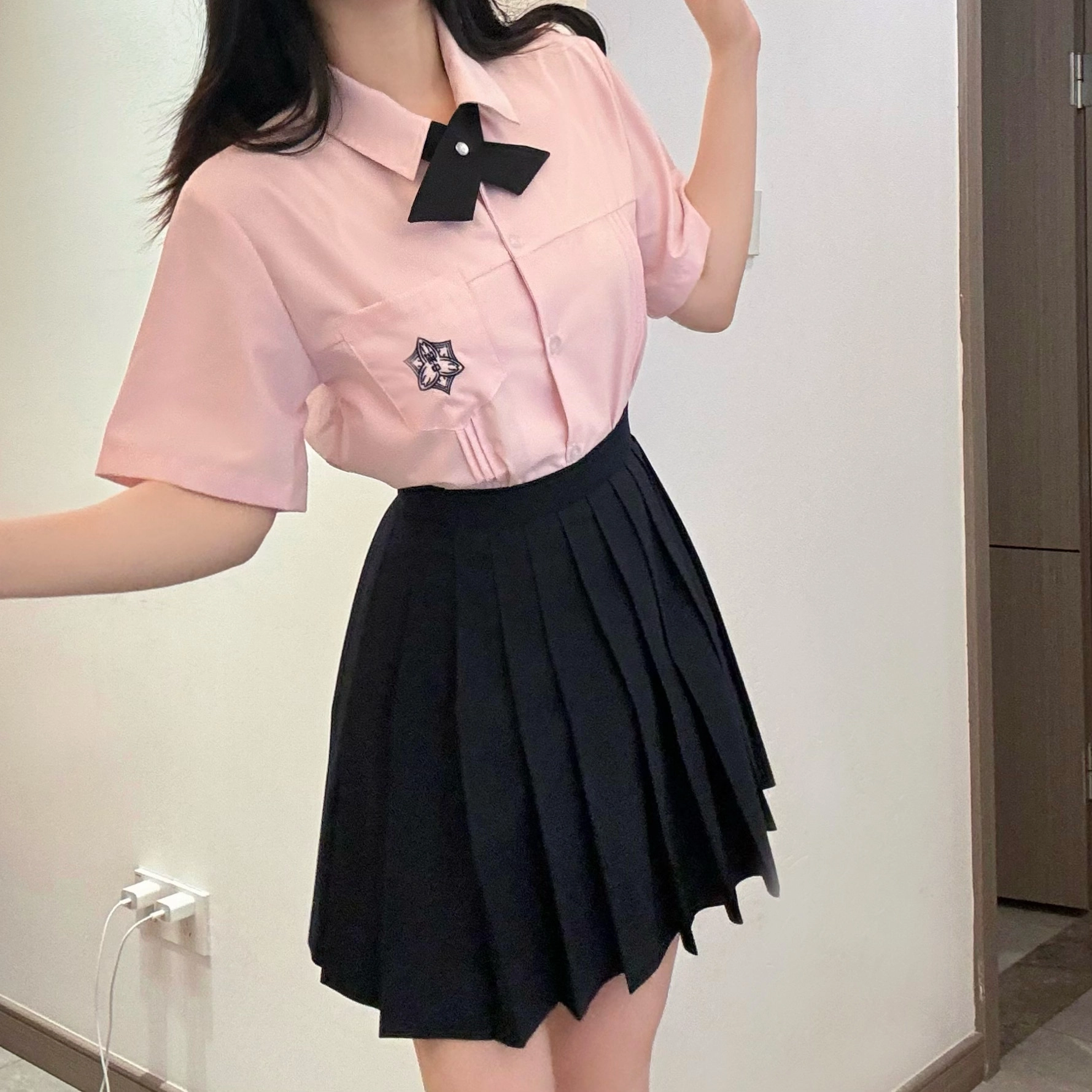 九条喵 纯色翻领宽松单排扣简约通勤短袖衬衫 女款