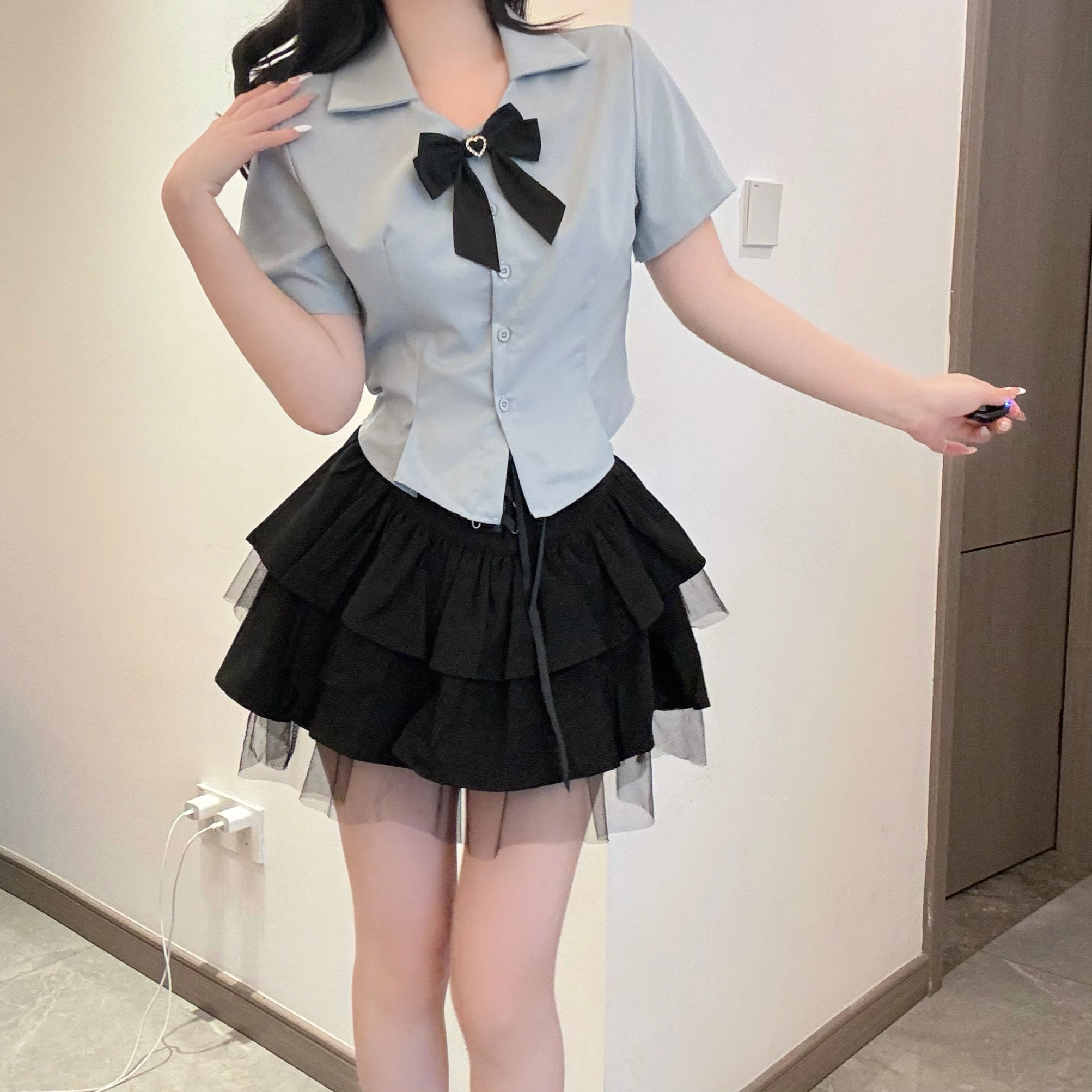 九条喵 纯色翻领修身单排扣简约通勤短袖衬衫 女款 蓝色