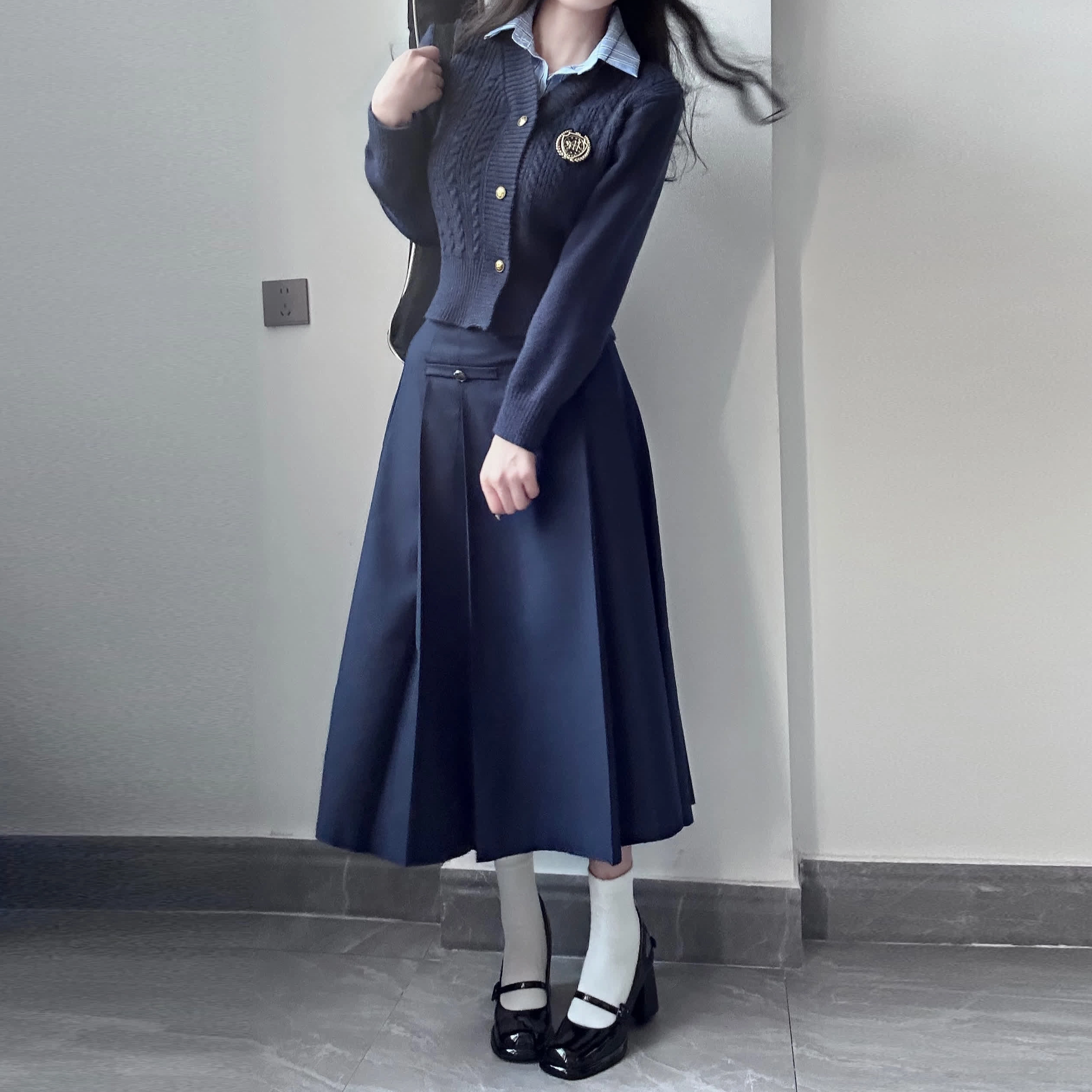 九条喵 学院风假两件单排扣针织衫高腰半身裙制服 女款
