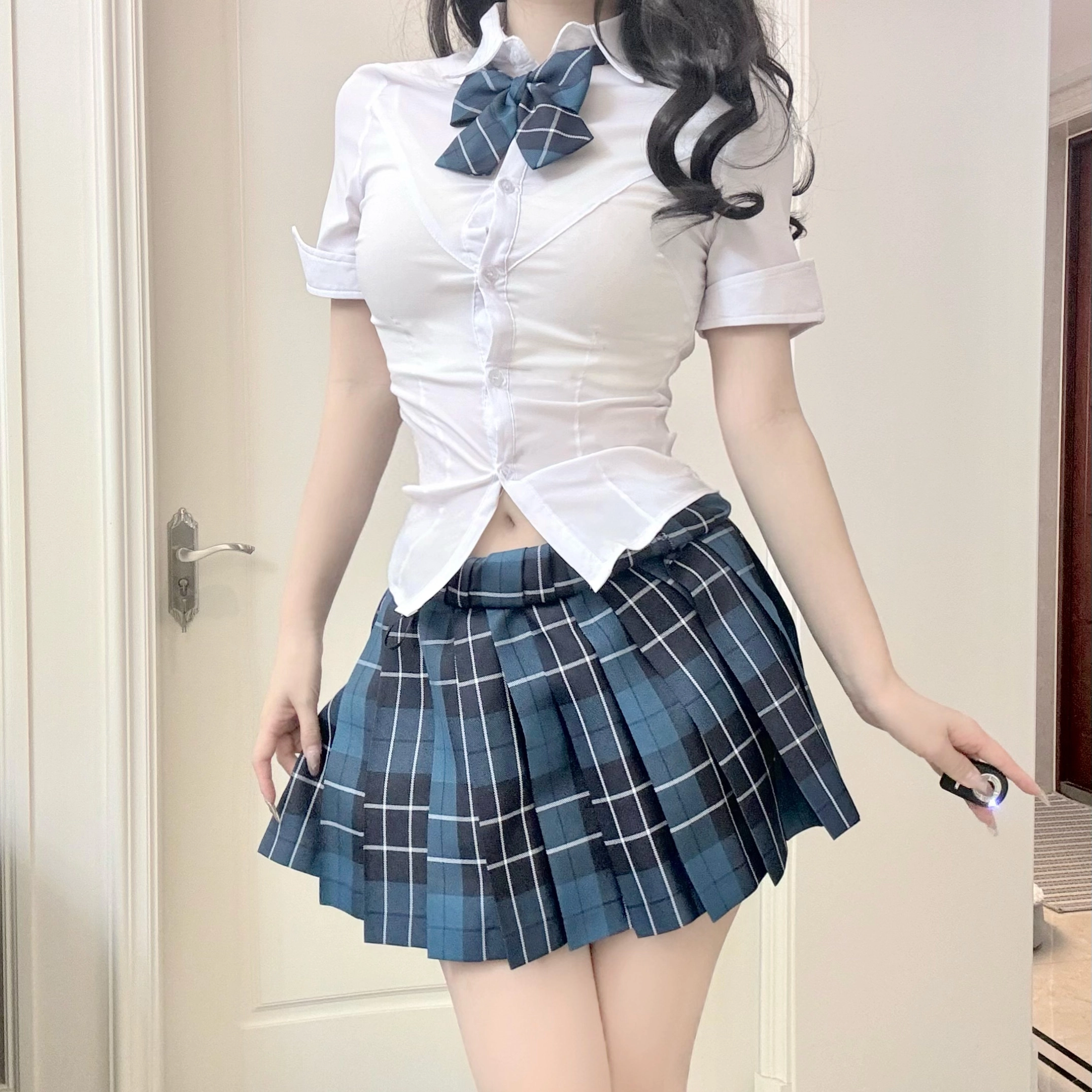 九条喵 尖领宽松纯色短袖衬衫 女款 白色