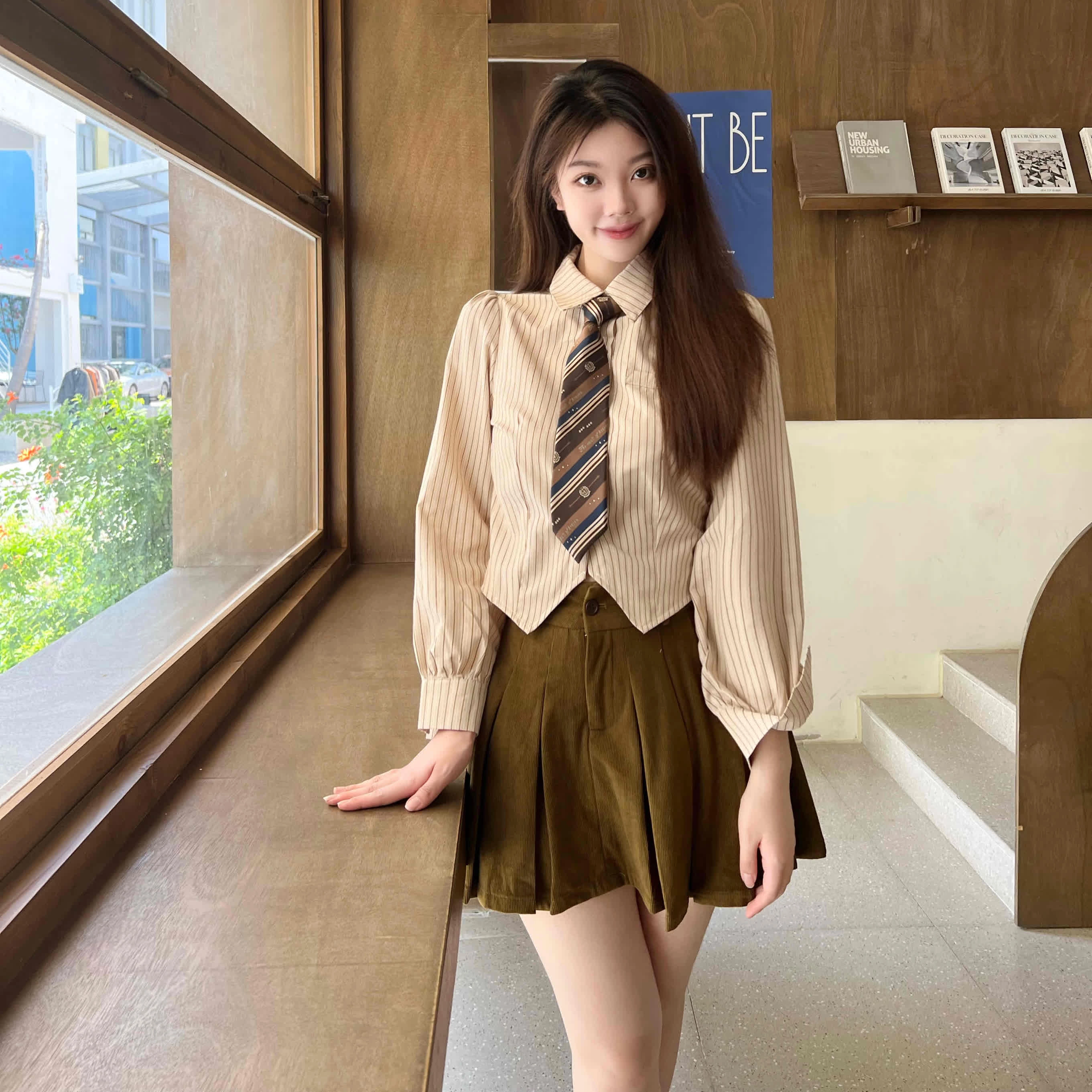 九条喵 竖条纹含领带尖领单排扣长袖衬衫 女款 卡其色