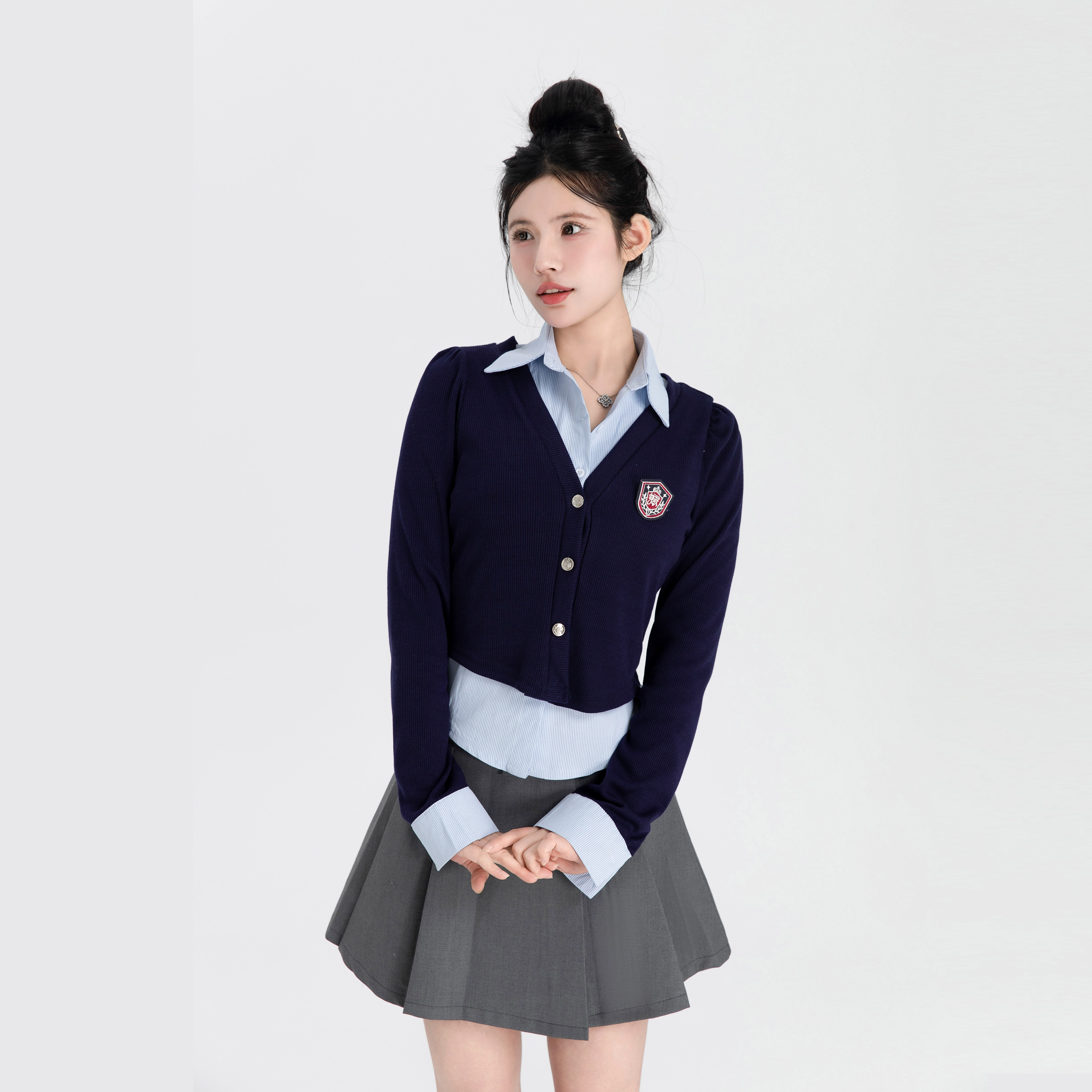 九条喵 假两件带徽章收腰衬衫半身百褶裙制服 女款