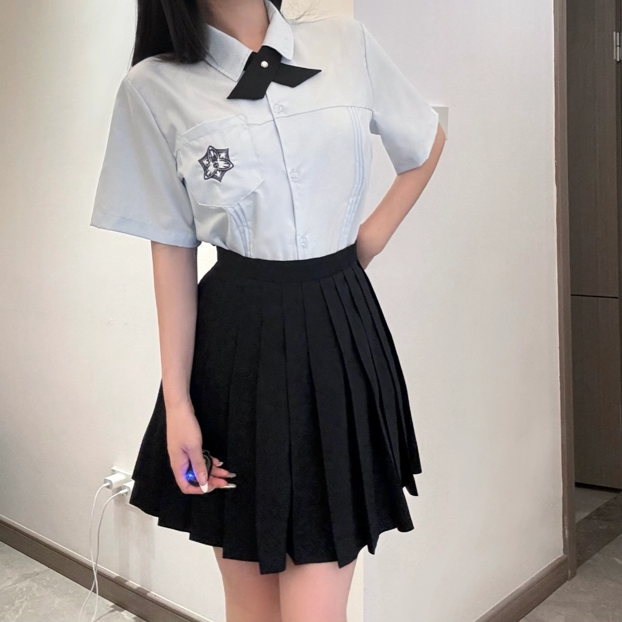 九条喵 纯色翻领宽松单排扣简约通勤短袖衬衫 女款