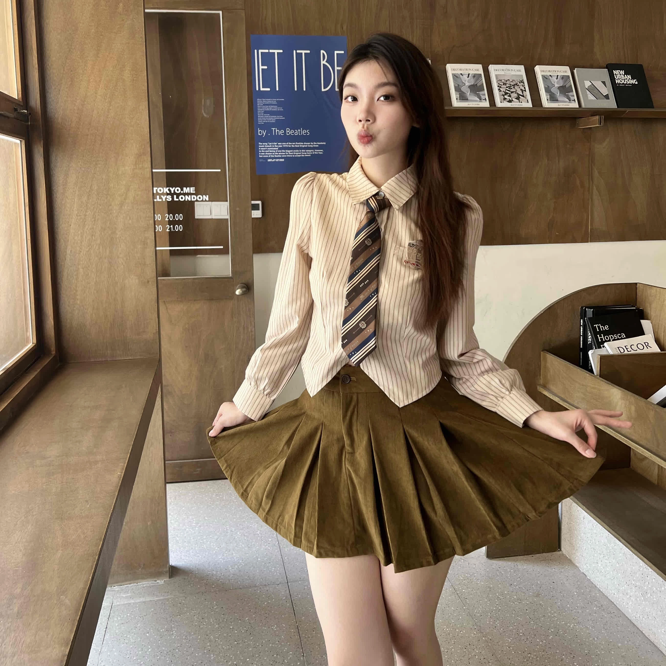 九条喵 竖条纹含领带尖领单排扣长袖衬衫 女款 卡其色