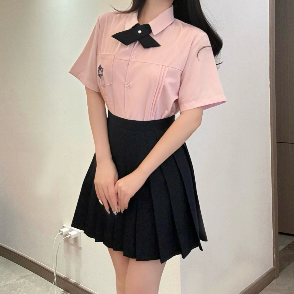 九条喵 纯色翻领宽松单排扣简约通勤短袖衬衫 女款