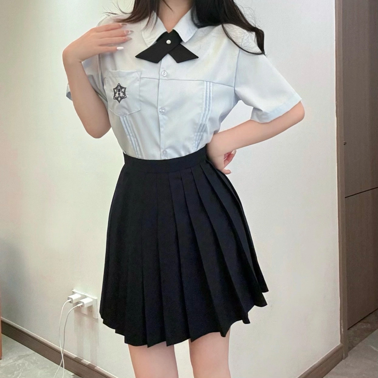 九条喵 纯色翻领宽松单排扣简约通勤短袖衬衫 女款