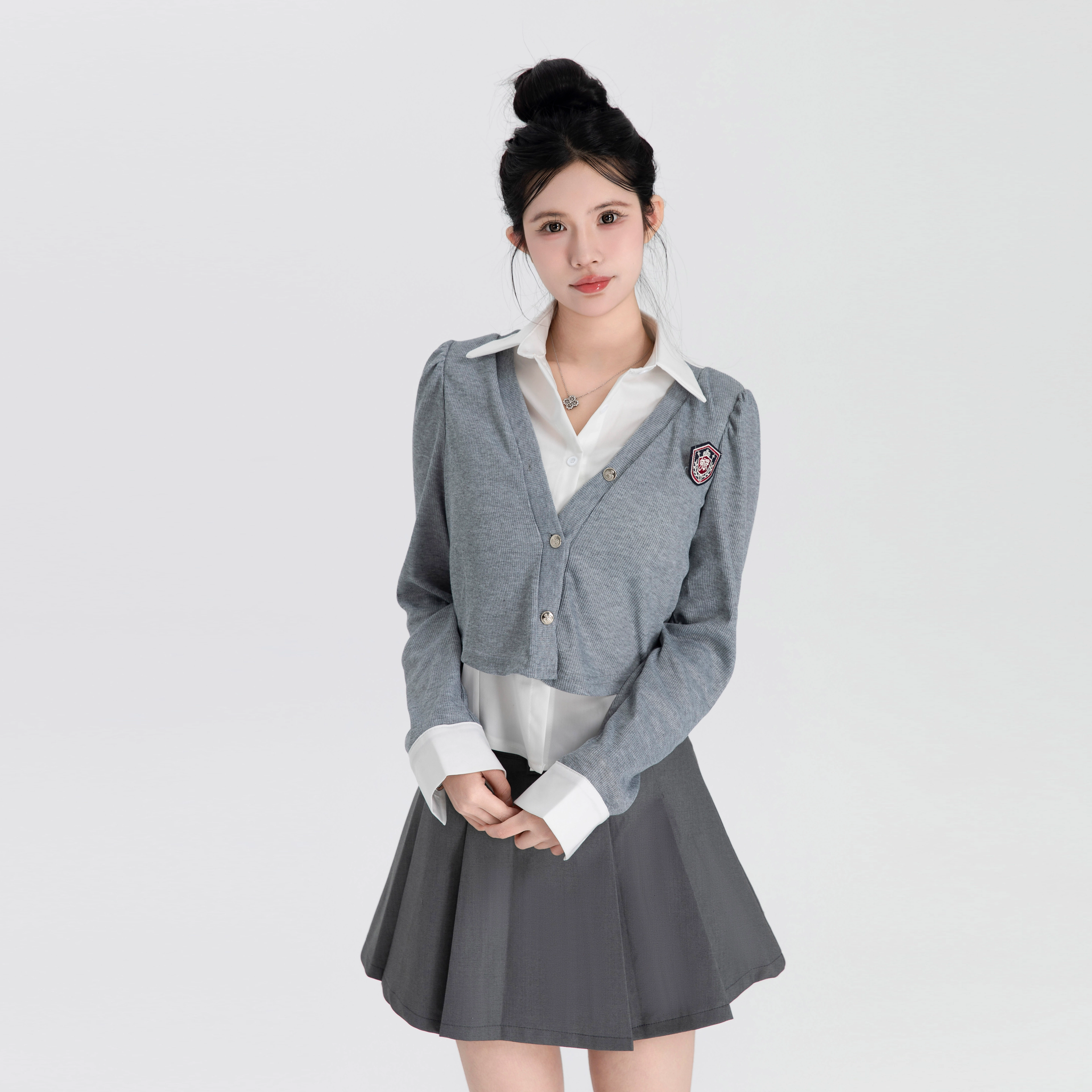 九条喵 带徽章假两件收腰针织衬衫半身百褶裙制服 女款