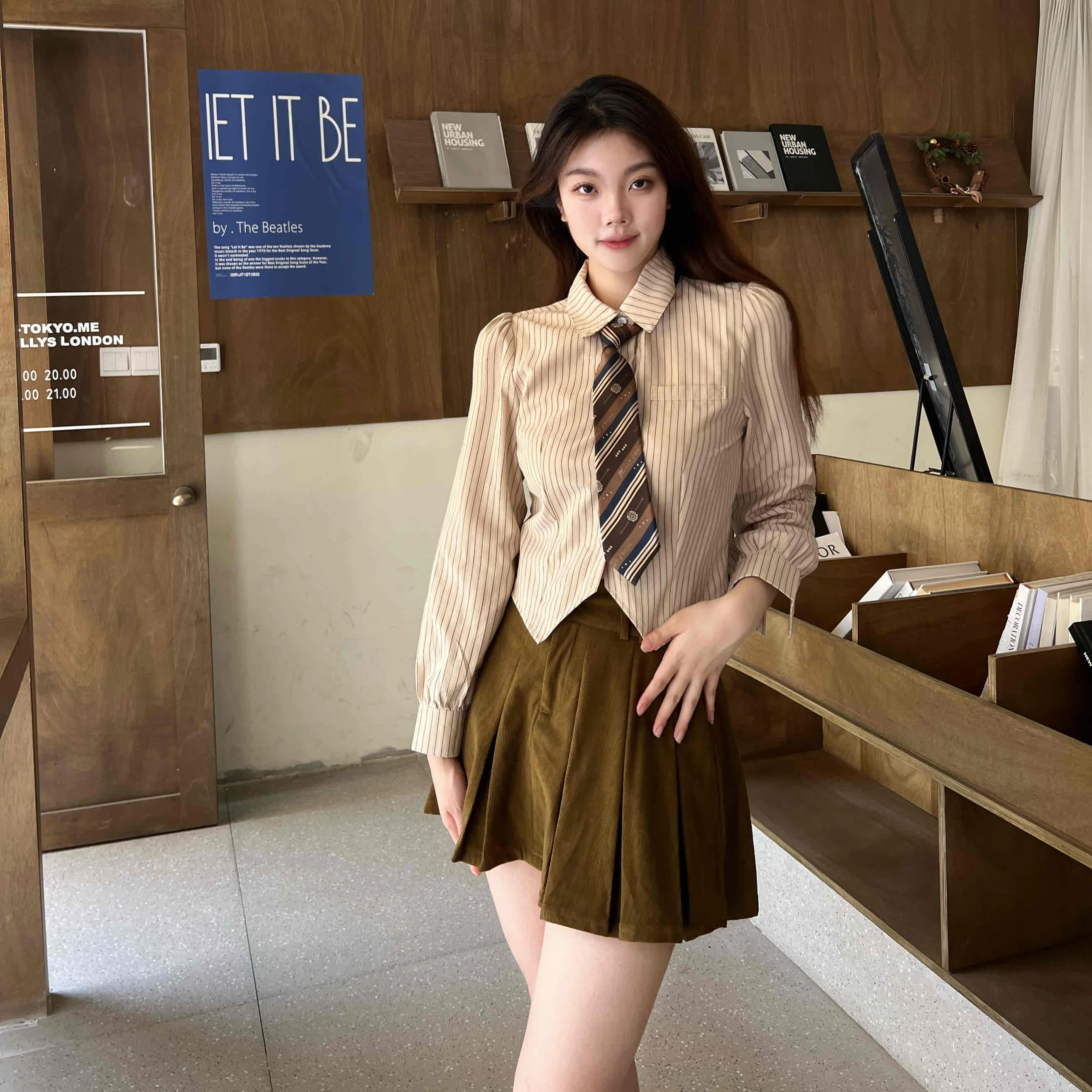 九条喵 竖条纹含领带尖领单排扣长袖衬衫 女款 卡其色
