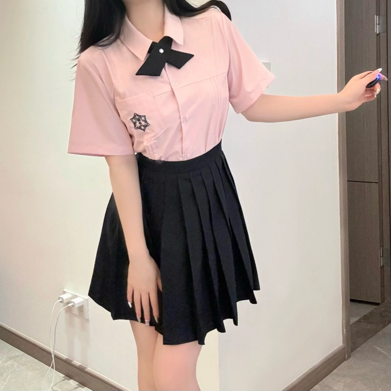 九条喵 纯色翻领宽松单排扣简约通勤短袖衬衫 女款