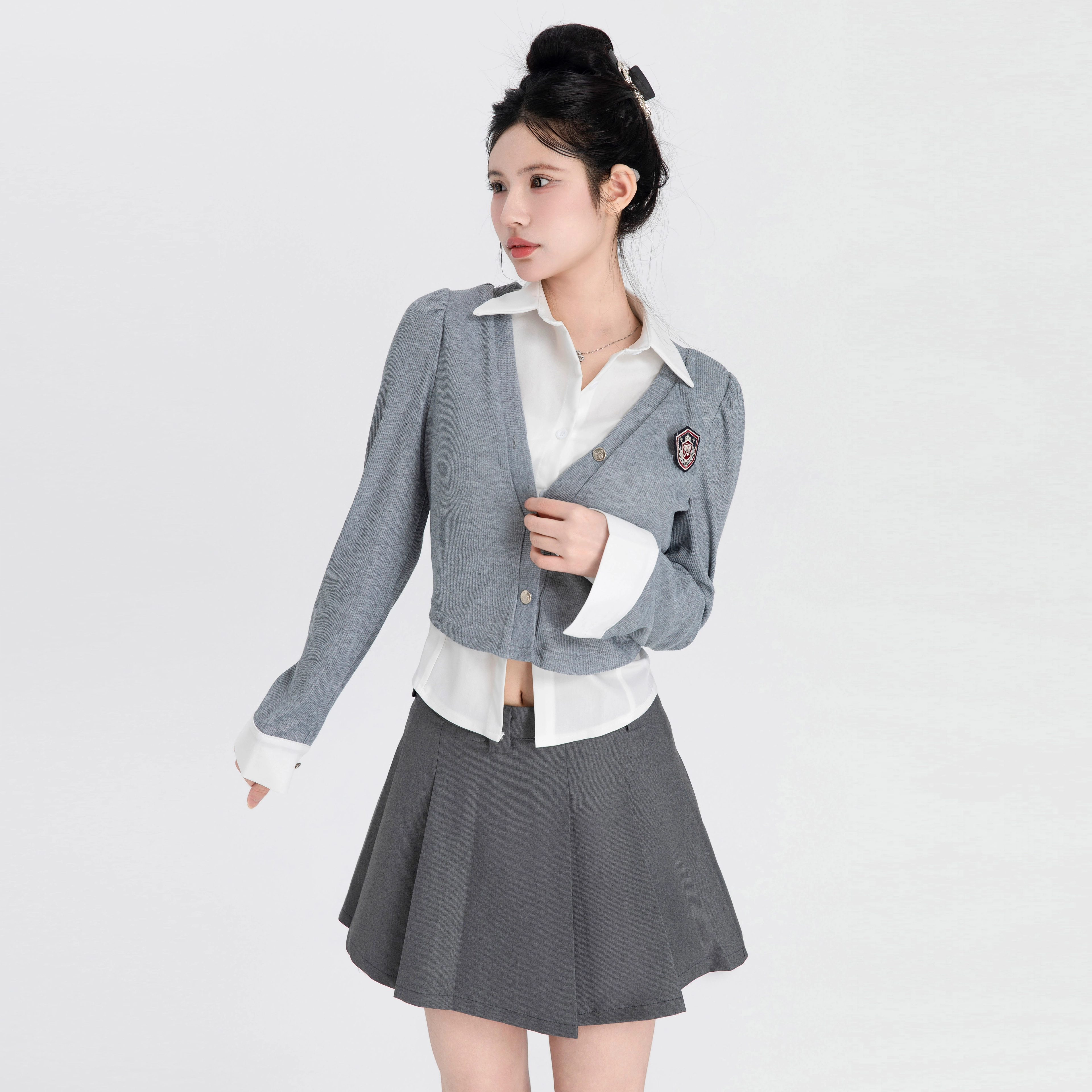 九条喵 带徽章假两件收腰针织衬衫半身百褶裙制服 女款
