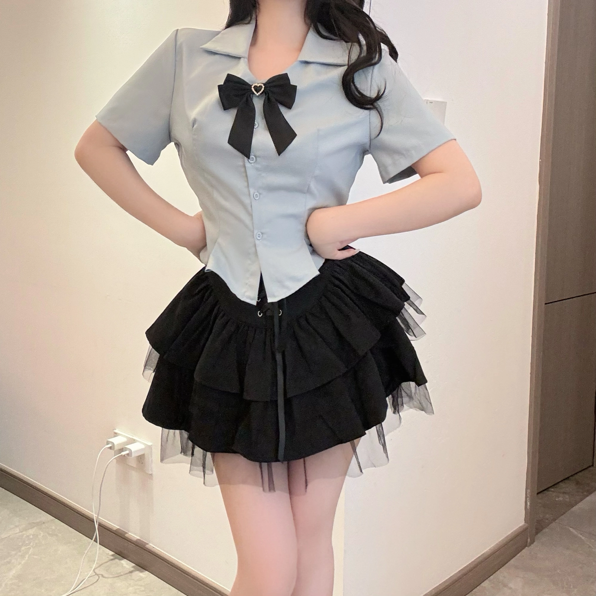 九条喵 纯色翻领修身单排扣简约通勤短袖衬衫 女款 蓝色