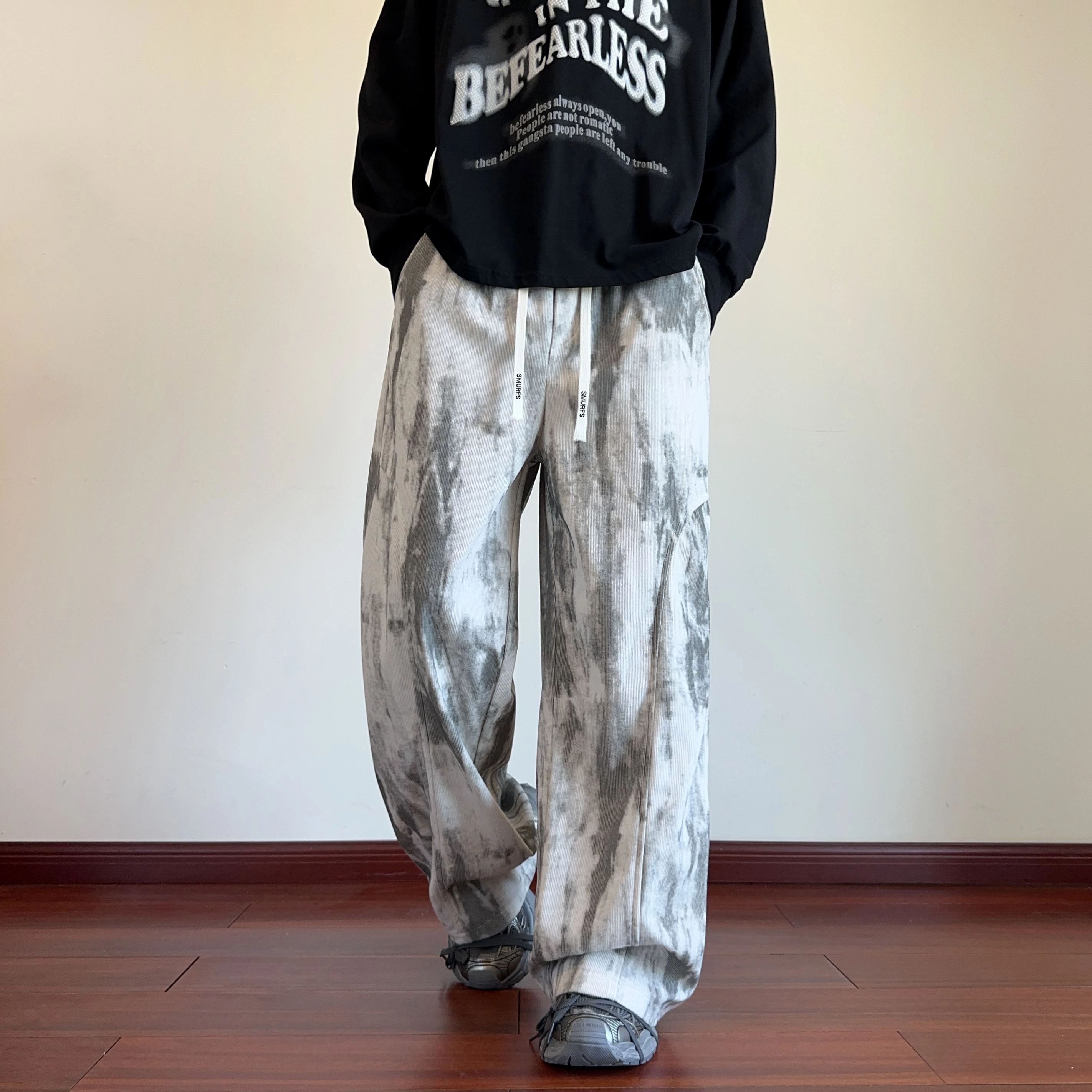 蓝精灵 美式高街扎染满印垂感显高显瘦肌理灯芯绒学院风宽松运动潮流字母刺绣抽绳百搭阔腿垂感简约直筒休闲裤 男女同款