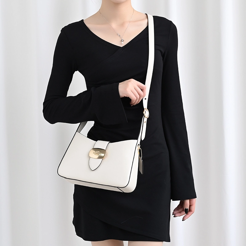 COACH Eliza Shoulder bag25