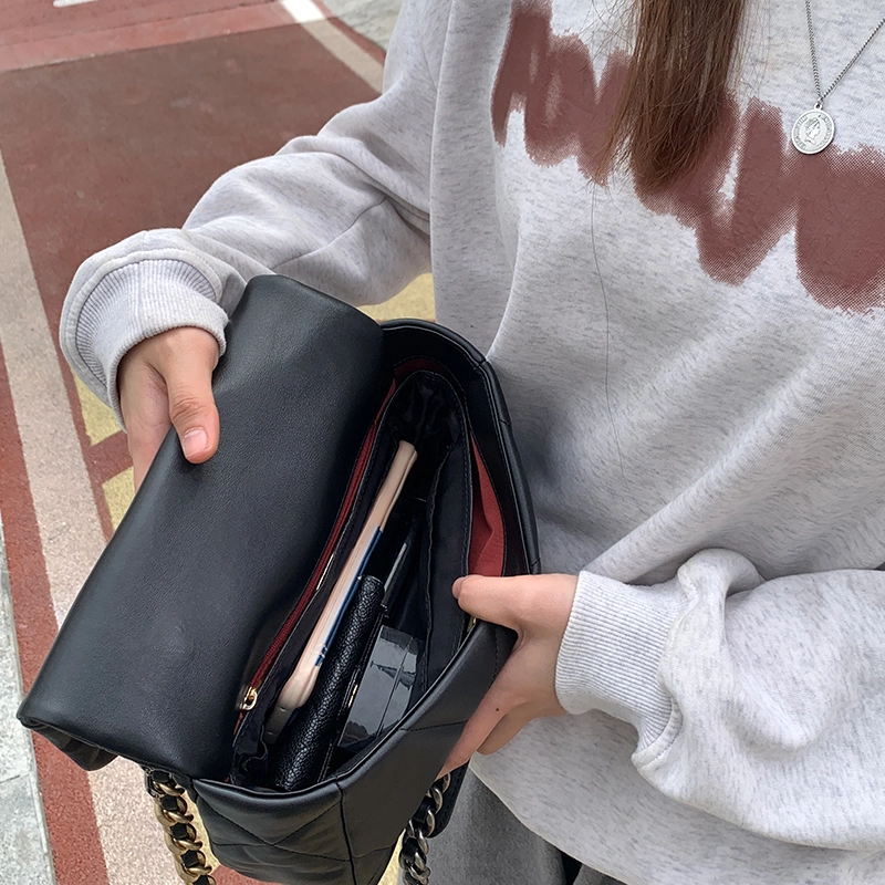 CHANEL19bag