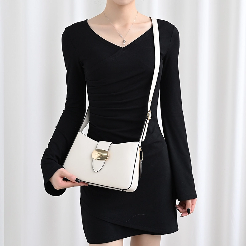 COACH Eliza Shoulder bag25