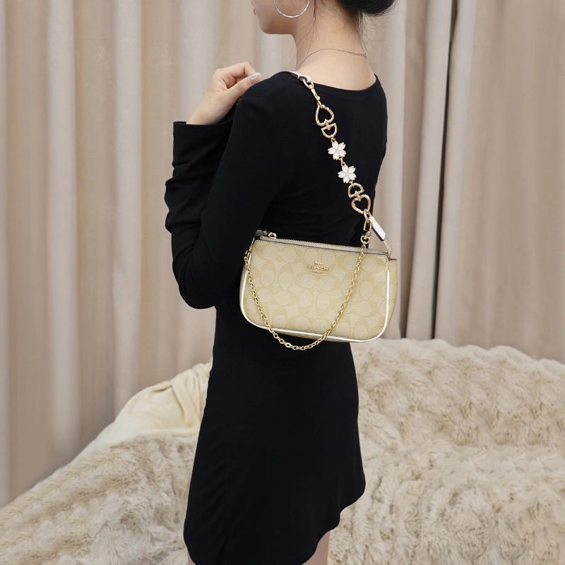 COACHNolita19