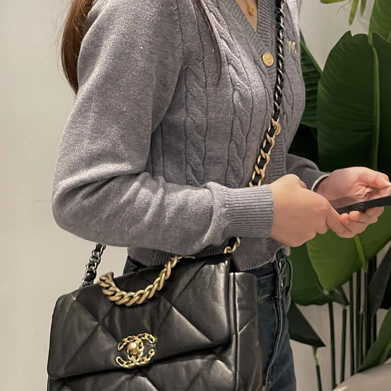 CHANEL19bag