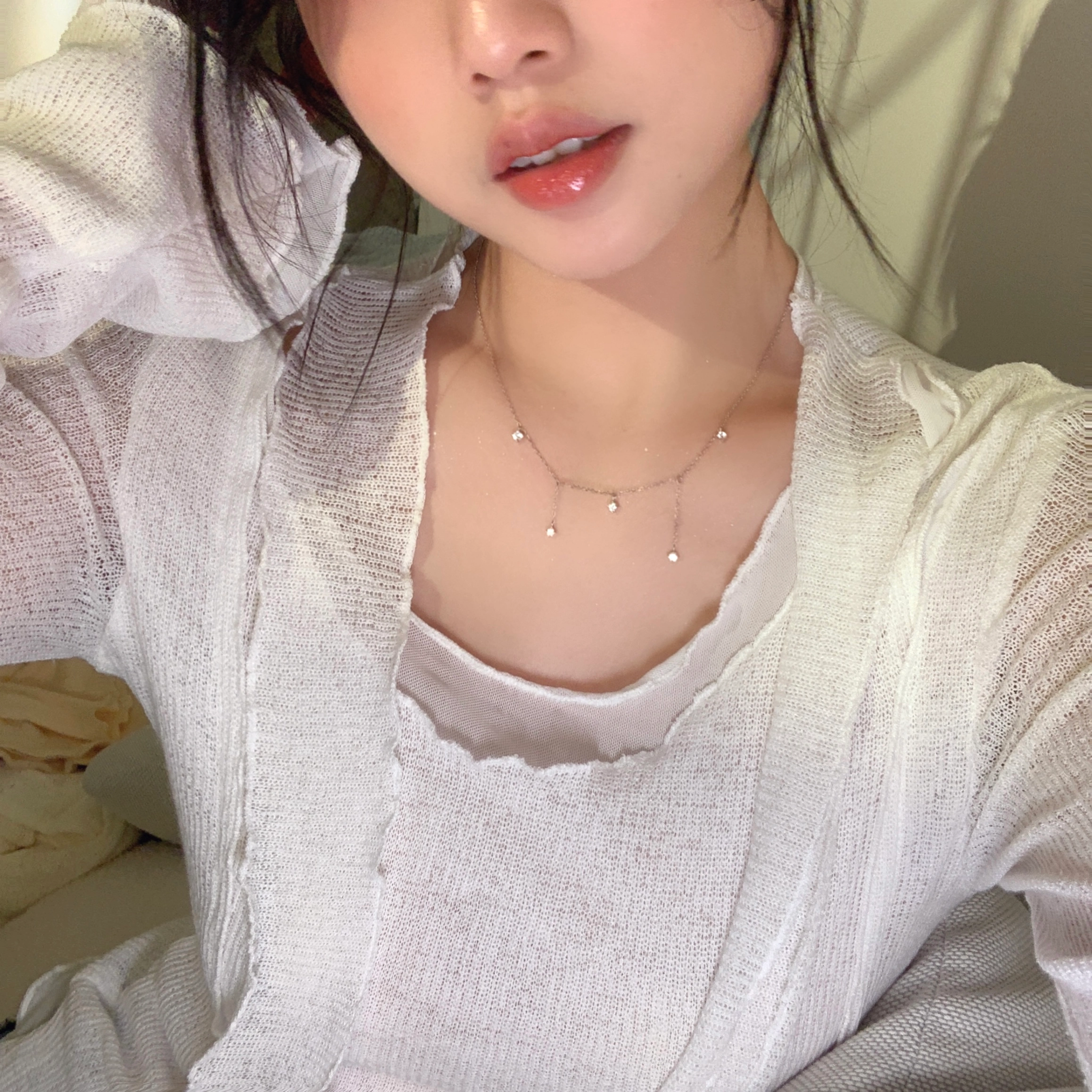 925