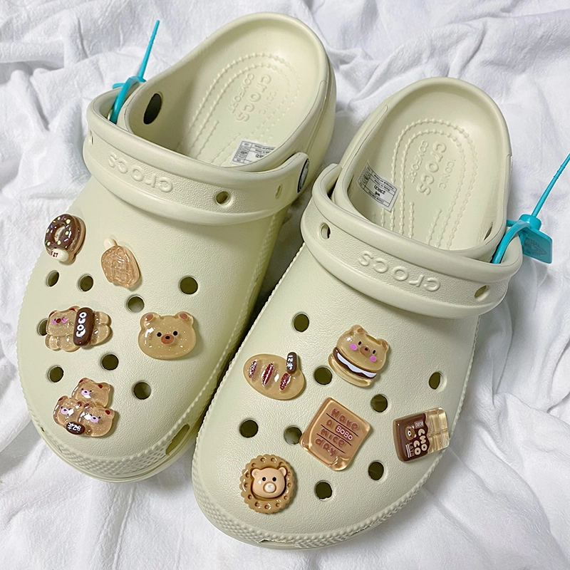 US8ACC Crocs