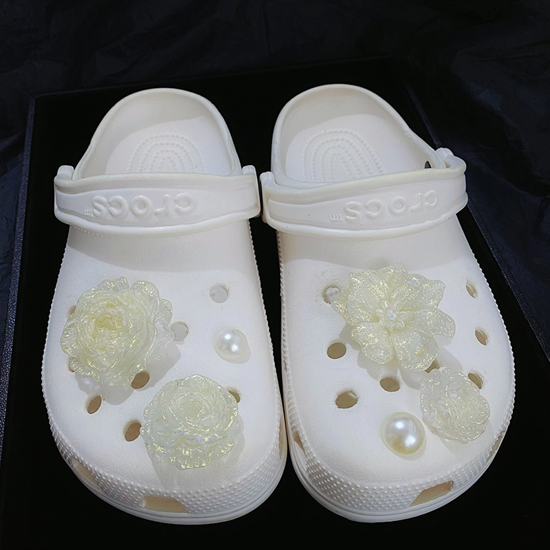 US8ACC crocs