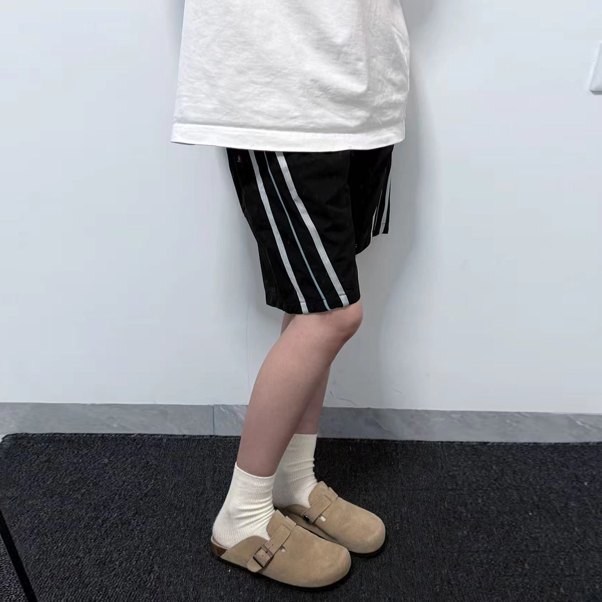 西行纪 美式复古高街网眼打孔设计感宽松舒适撞色织带三条杠伞兵速开裤百搭通勤直筒亲肤透气薄款冰丝凉感运动休闲短裤 男女同款