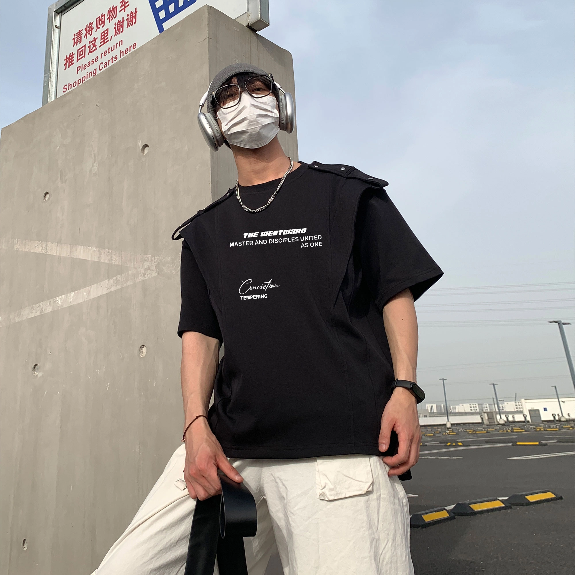 西行纪 美式解构金属绑带垫肩拼接硬挺设计感重磅太空棉字母印花圆领短袖做旧水洗破洞褶皱阔腿直筒痞帅牛仔裤休闲运动套装 男女同款