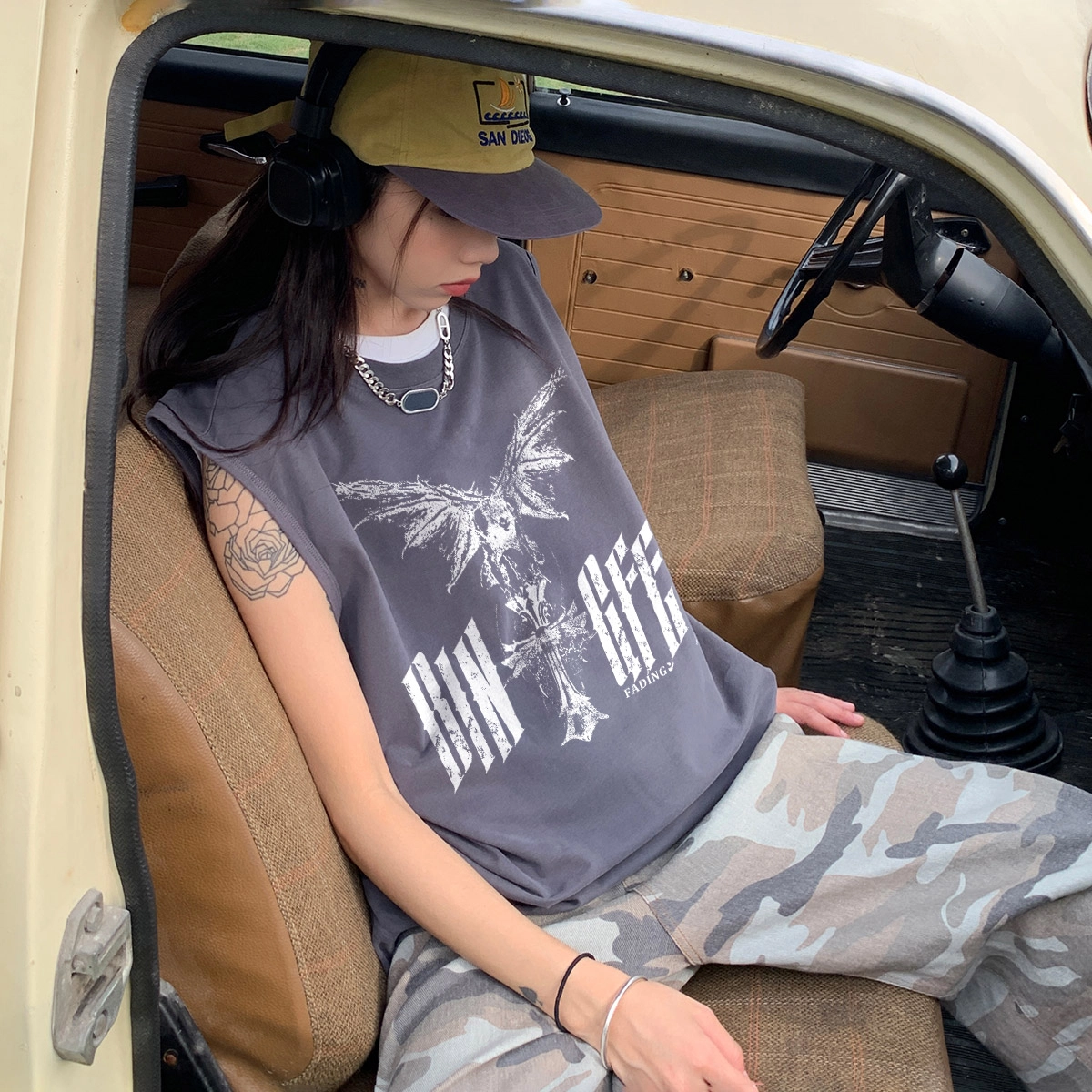 冰飞  美式潮牌破旧十字架字母印花纯色基础款简约设计感透气跑步篮球运动外穿休闲宽松套头无袖背心 男女同款