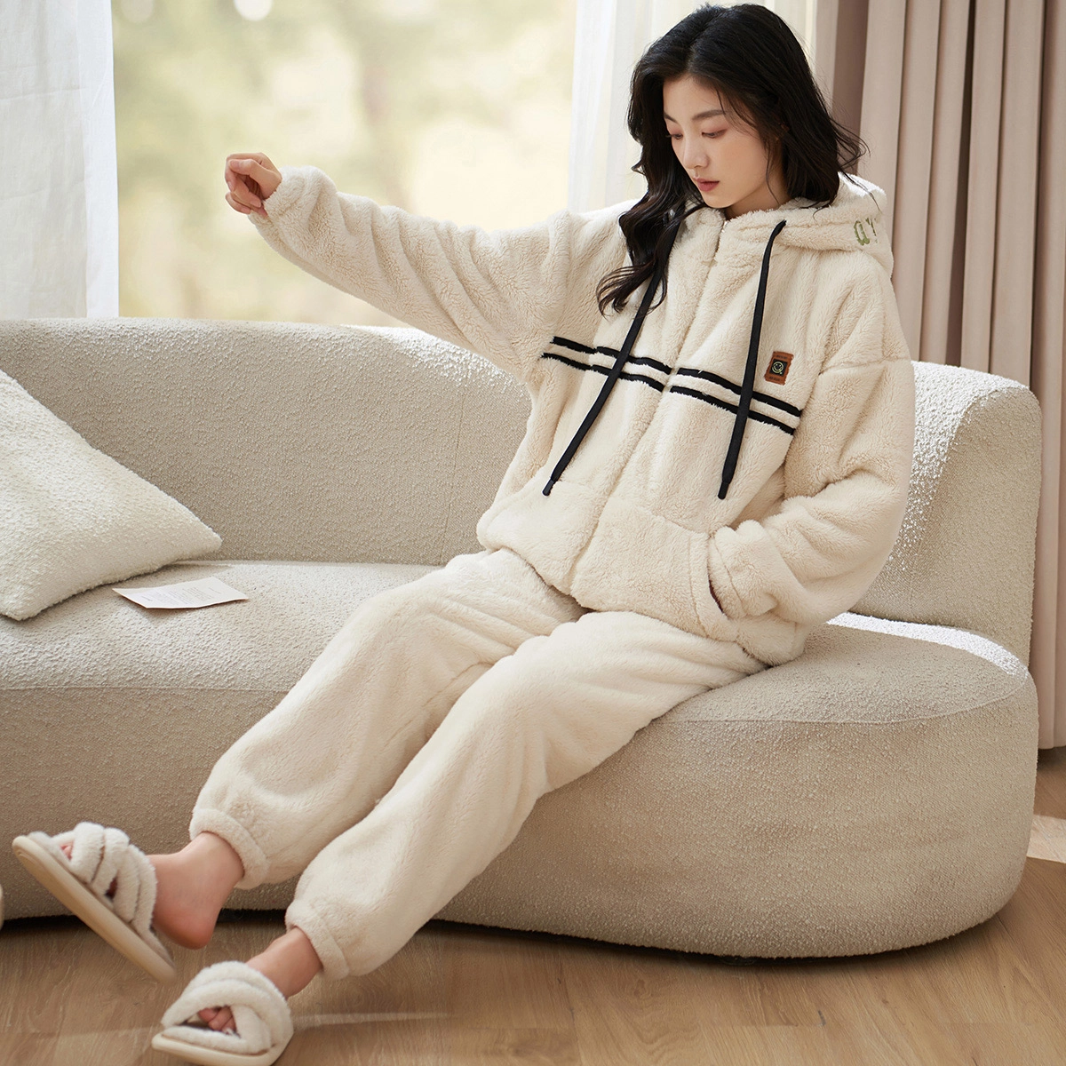 小情歌 家居服睡衣 珊瑚绒保暖睡衣女秋冬家居服女冬季大码长袖长裤女士线条设计连帽家居套装 女款 奶白色
