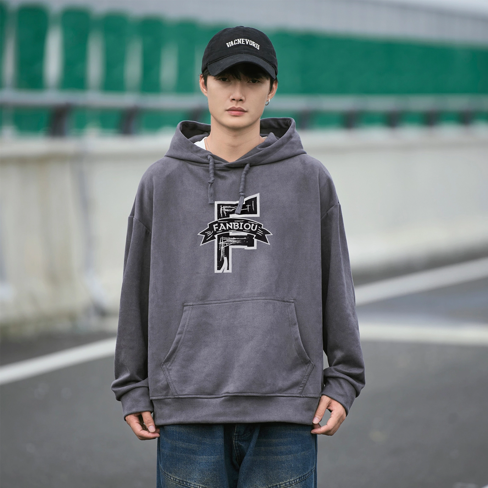 范比欧 字母印花宽松连帽休闲套头卫衣 男女同款