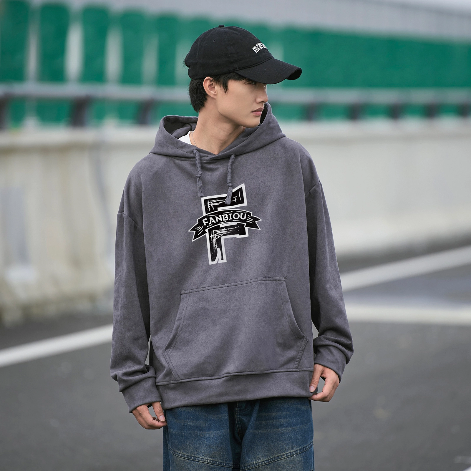 范比欧 字母印花宽松连帽休闲套头卫衣 男女同款