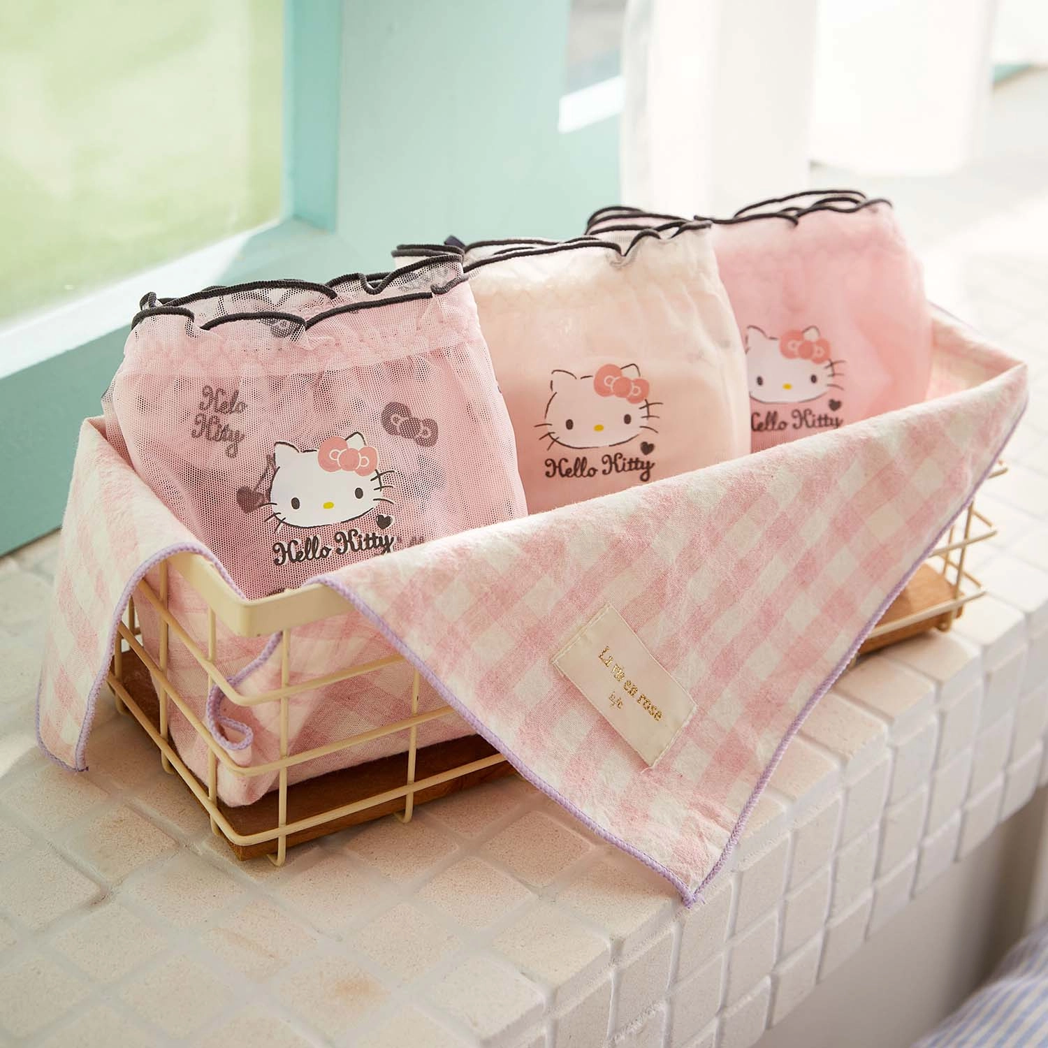 GUKOO x Hello Kitty 3