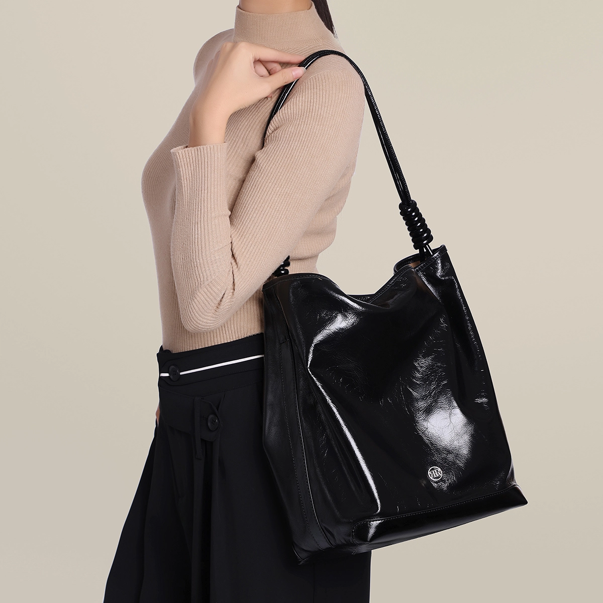 ROBERTA DI CAMERINO R Tote
