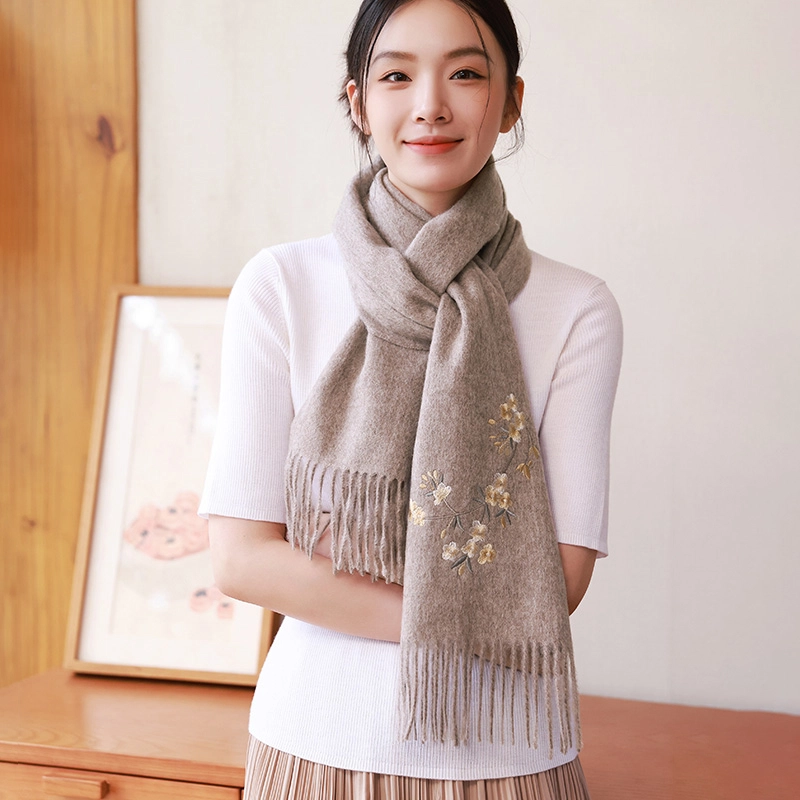 杭丝路 纯色刺绣花卉日常旗袍妈妈搭配简约 绵羊毛 绒线围巾 女款