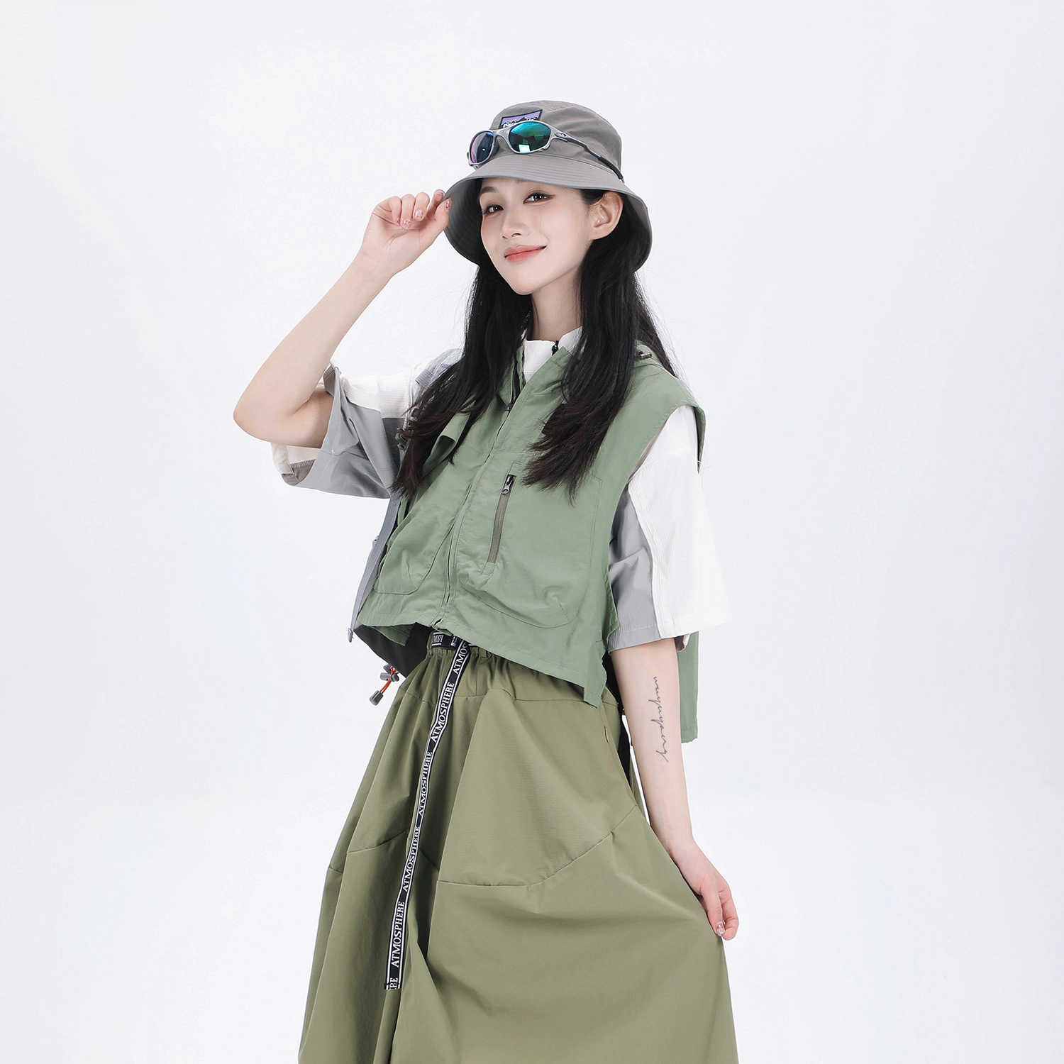 吉业重工 工装多口袋短款连帽马夹女学生多巴胺穿搭外套舒适时尚潮流都市设计感轻便马甲 女款