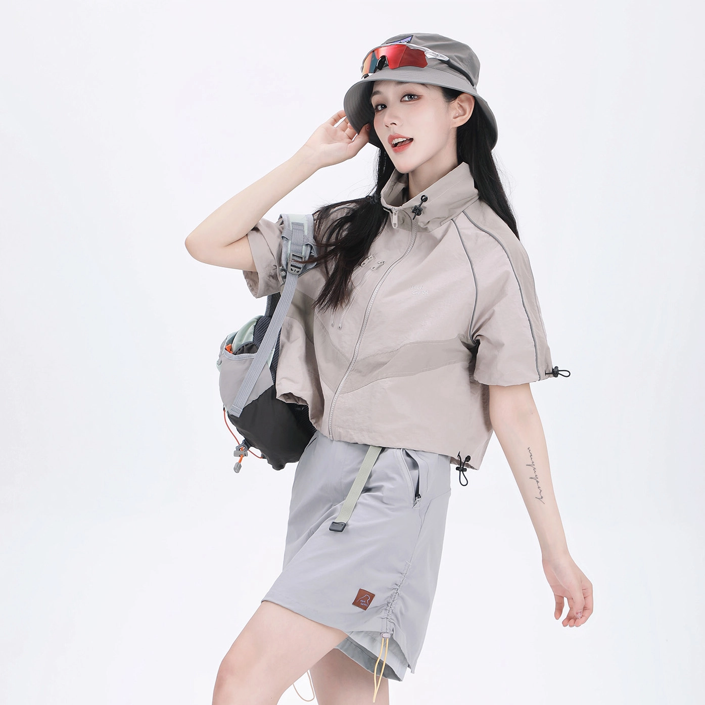 吉业重工 山系户外拼色立领拉链宽松短袖截短外套 女款